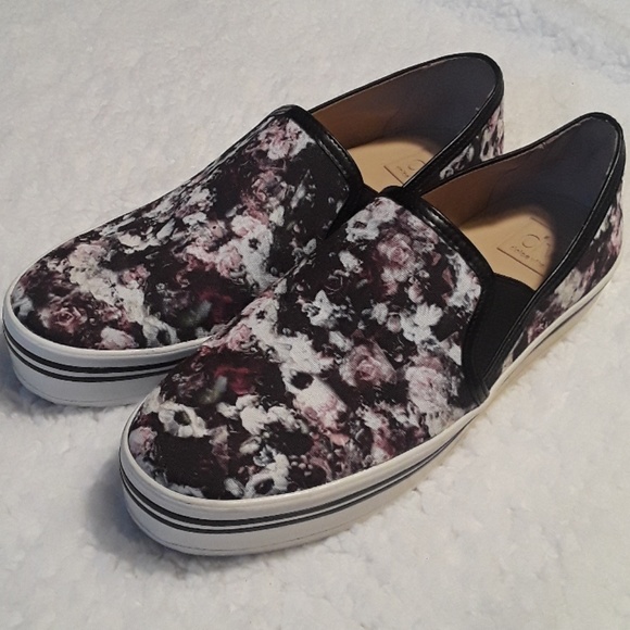 DV by Dolce Vita Slip-Ons - Picture 1 of 8